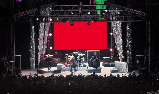 I WANNA BE YOUR DOG • 2017